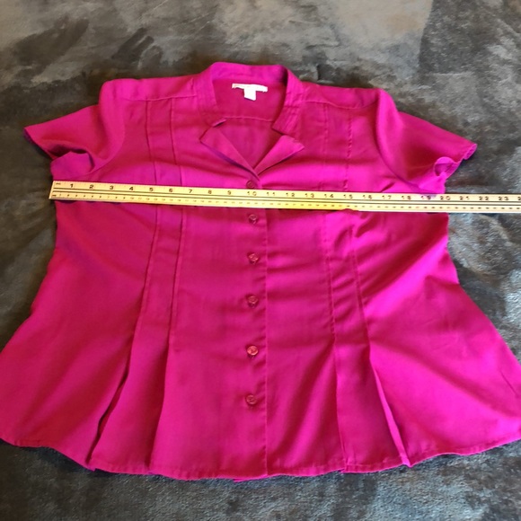 Women’s size medium Dana Buchman pink polyester button down shirt - Picture 6 of 8